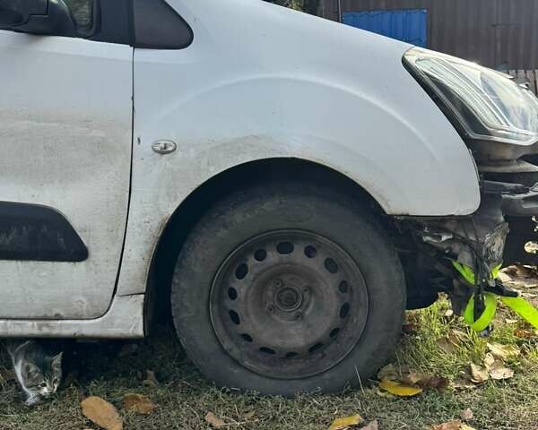 Білий Сітроен Берлінго, об'ємом двигуна 1.6 л та пробігом 347 тис. км за 4000 $, фото 15 на Automoto.ua