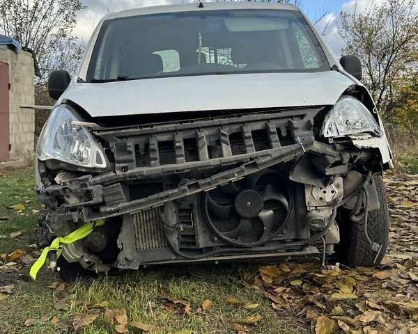 Белый Ситроен Берлинго, объемом двигателя 1.56 л и пробегом 347 тыс. км за 2500 $, фото 7 на Automoto.ua