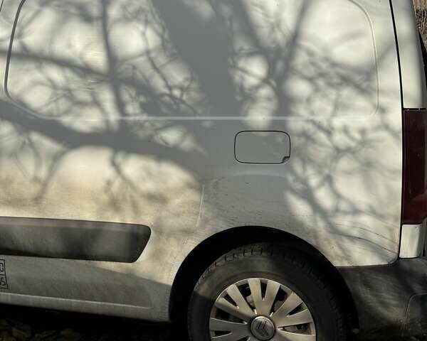 Белый Ситроен Берлинго, объемом двигателя 1.56 л и пробегом 347 тыс. км за 2500 $, фото 1 на Automoto.ua