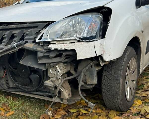 Білий Сітроен Берлінго, об'ємом двигуна 1.6 л та пробігом 347 тис. км за 4000 $, фото 17 на Automoto.ua