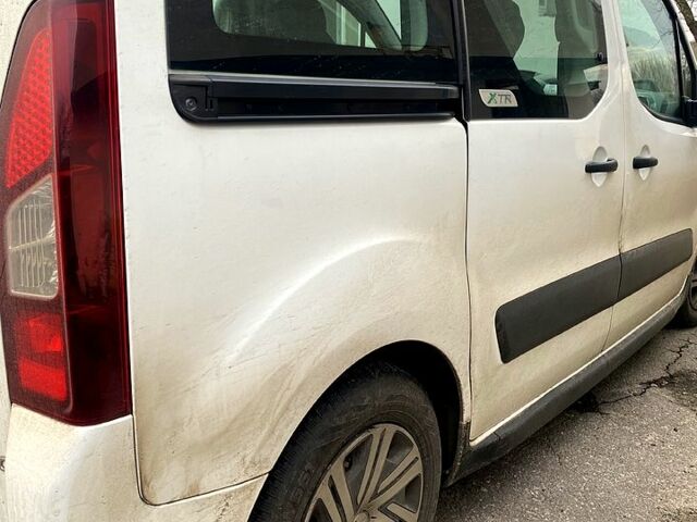 Белый Ситроен Берлинго, объемом двигателя 1.6 л и пробегом 137 тыс. км за 9200 $, фото 4 на Automoto.ua