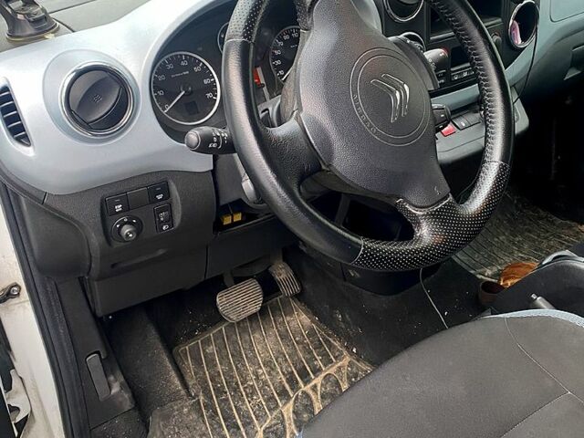 Білий Сітроен Берлінго, об'ємом двигуна 1.6 л та пробігом 137 тис. км за 9200 $, фото 3 на Automoto.ua