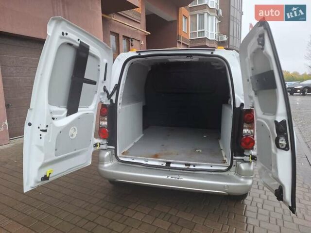 Ситроен Берлинго 2018 в Львове на Automoto.ua Белый Ситроен Берлинго, объемом двигателя 0 л и пробегом 14 тыс. км за 7300 $, фото 5 на Automoto.ua