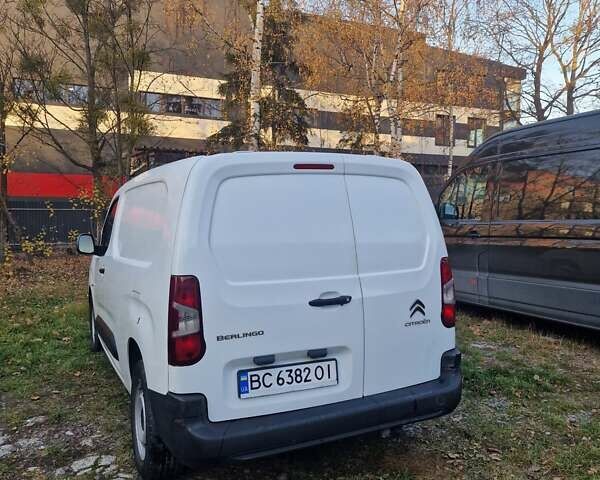 Белый Ситроен Берлинго, объемом двигателя 1.56 л и пробегом 276 тыс. км за 11000 $, фото 2 на Automoto.ua