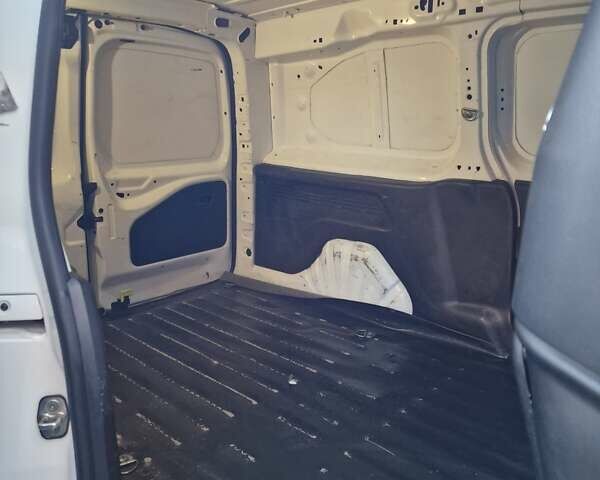 Белый Ситроен Берлинго, объемом двигателя 1.56 л и пробегом 276 тыс. км за 11000 $, фото 6 на Automoto.ua