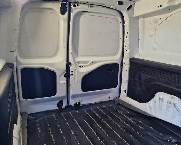 Белый Ситроен Берлинго, объемом двигателя 1.56 л и пробегом 276 тыс. км за 11000 $, фото 7 на Automoto.ua