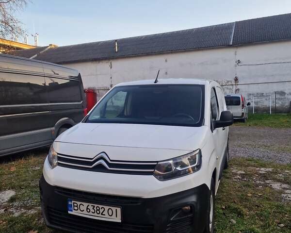 Белый Ситроен Берлинго, объемом двигателя 1.56 л и пробегом 276 тыс. км за 11000 $, фото 1 на Automoto.ua