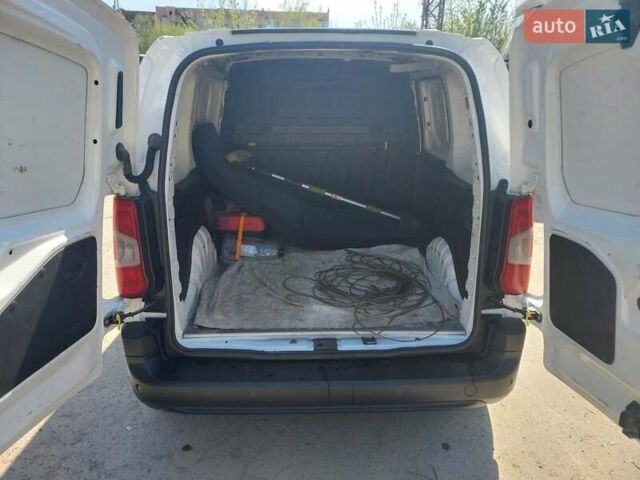 Білий Сітроен Берлінго, об'ємом двигуна 0 л та пробігом 140 тис. км за 13000 $, фото 3 на Automoto.ua