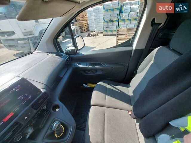 Білий Сітроен Берлінго, об'ємом двигуна 0 л та пробігом 140 тис. км за 13000 $, фото 7 на Automoto.ua