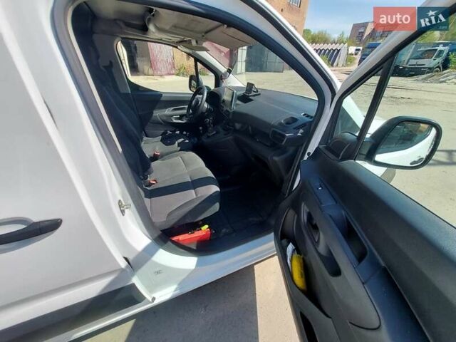 Білий Сітроен Берлінго, об'ємом двигуна 0 л та пробігом 140 тис. км за 13000 $, фото 6 на Automoto.ua