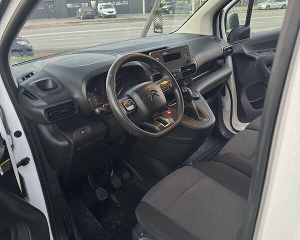 Белый Ситроен Берлинго, объемом двигателя 1.5 л и пробегом 132 тыс. км за 14850 $, фото 10 на Automoto.ua