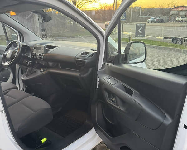 Белый Ситроен Берлинго, объемом двигателя 1.5 л и пробегом 132 тыс. км за 14850 $, фото 9 на Automoto.ua