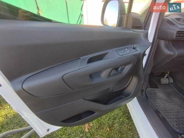 Белый Ситроен Берлинго, объемом двигателя 0 л и пробегом 35 тыс. км за 15000 $, фото 12 на Automoto.ua