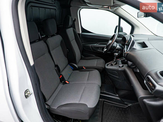 Білий Сітроен Берлінго, об'ємом двигуна 1.5 л та пробігом 71 тис. км за 17556 $, фото 8 на Automoto.ua