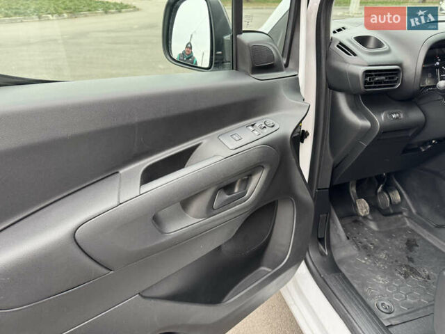 Белый Ситроен Берлинго, объемом двигателя 1.5 л и пробегом 38 тыс. км за 16500 $, фото 11 на Automoto.ua