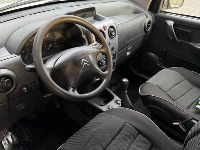 Белый Ситроен Берлинго, объемом двигателя 2 л и пробегом 165 тыс. км за 2999 $, фото 5 на Automoto.ua