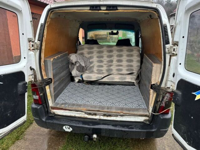 Белый Ситроен Берлинго, объемом двигателя 1.9 л и пробегом 330 тыс. км за 1450 $, фото 4 на Automoto.ua