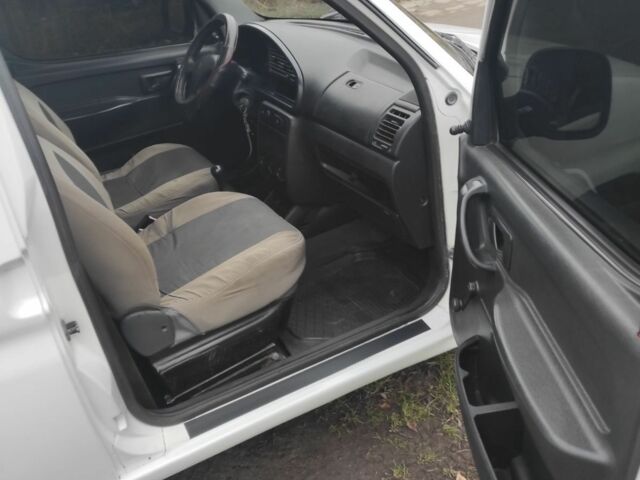 Белый Ситроен Берлинго, объемом двигателя 1.9 л и пробегом 250 тыс. км за 1380 $, фото 6 на Automoto.ua