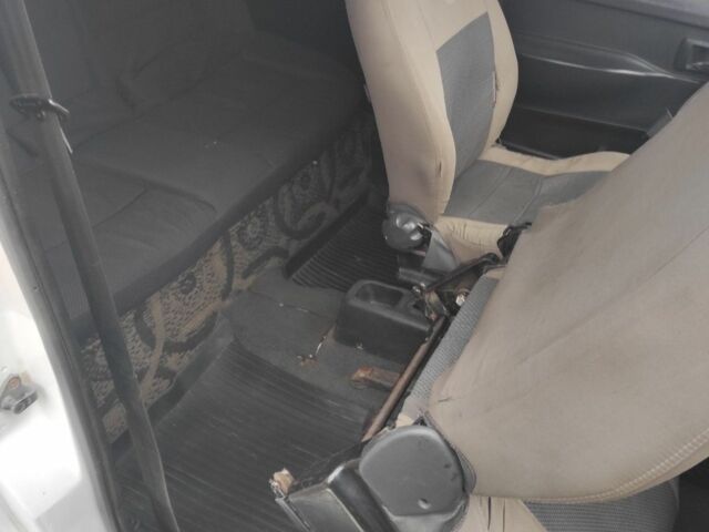 Белый Ситроен Берлинго, объемом двигателя 1.9 л и пробегом 250 тыс. км за 1380 $, фото 7 на Automoto.ua