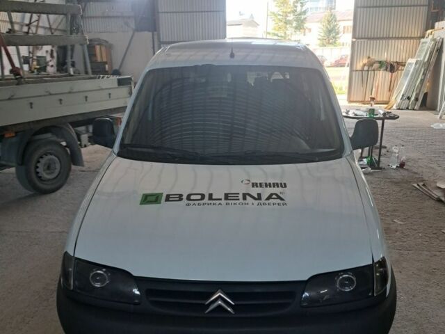 Белый Ситроен Берлинго, объемом двигателя 2 л и пробегом 290 тыс. км за 2800 $, фото 1 на Automoto.ua