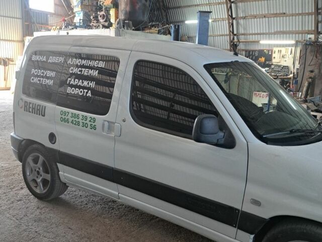Белый Ситроен Берлинго, объемом двигателя 2 л и пробегом 290 тыс. км за 2800 $, фото 2 на Automoto.ua