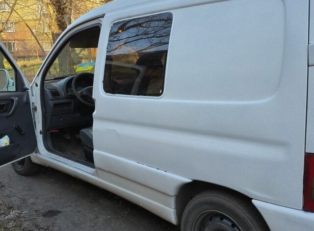 Белый Ситроен Берлинго, объемом двигателя 1.9 л и пробегом 305 тыс. км за 1500 $, фото 4 на Automoto.ua