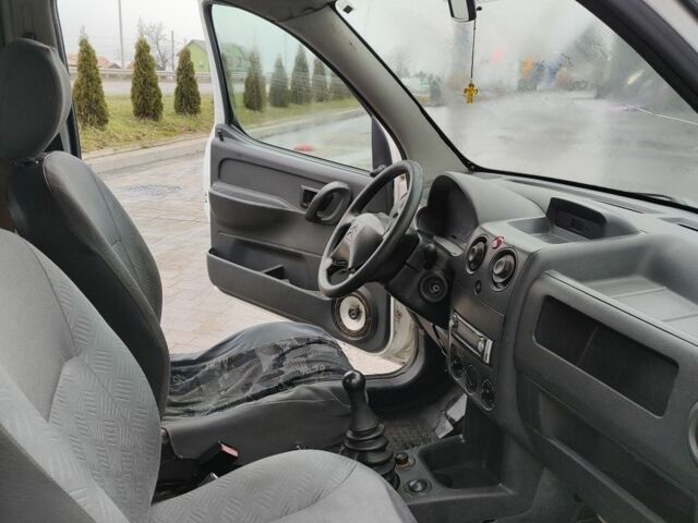 Белый Ситроен Берлинго, объемом двигателя 1.9 л и пробегом 286 тыс. км за 2300 $, фото 9 на Automoto.ua