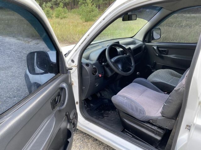 Белый Ситроен Берлинго, объемом двигателя 1.9 л и пробегом 275 тыс. км за 2950 $, фото 6 на Automoto.ua