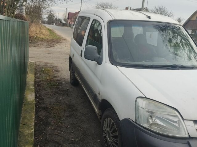 Білий Сітроен Берлінго, об'ємом двигуна 2 л та пробігом 145 тис. км за 1350 $, фото 1 на Automoto.ua