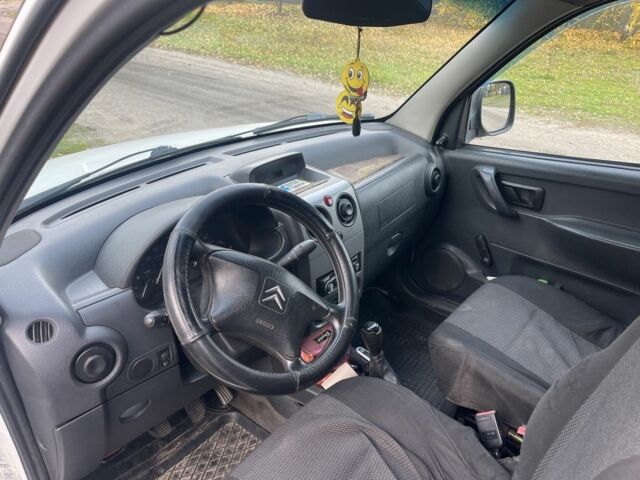 Ситроен Берлинго 2004 в Лубнах на Automoto.ua Белый Ситроен Берлинго, объемом двигателя 1.9 л и пробегом 230 тыс. км за 3800 $, фото 4 на Automoto.ua