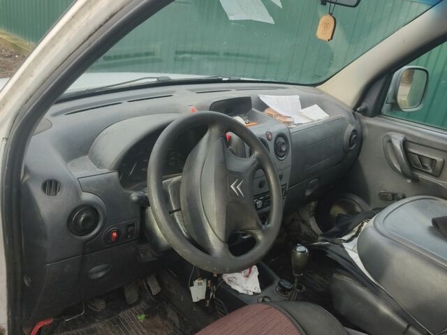 Білий Сітроен Берлінго, об'ємом двигуна 2 л та пробігом 145 тис. км за 1350 $, фото 6 на Automoto.ua