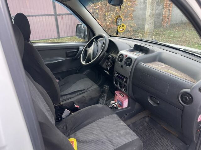 Ситроен Берлинго 2004 в Лубнах на Automoto.ua Белый Ситроен Берлинго, объемом двигателя 1.9 л и пробегом 230 тыс. км за 3800 $, фото 3 на Automoto.ua