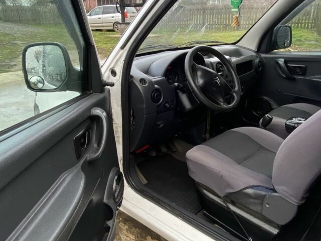 Білий Сітроен Берлінго, об'ємом двигуна 2 л та пробігом 315 тис. км за 3250 $, фото 4 на Automoto.ua