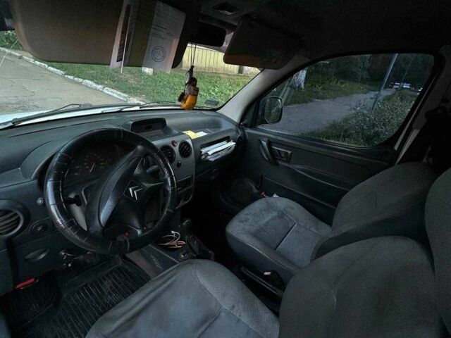 Белый Ситроен Берлинго, объемом двигателя 1.9 л и пробегом 500 тыс. км за 2300 $, фото 8 на Automoto.ua