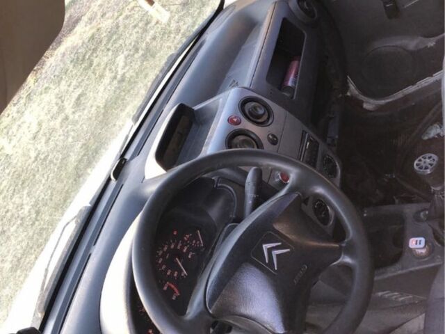 Белый Ситроен Берлинго, объемом двигателя 1.9 л и пробегом 333 тыс. км за 1661 $, фото 2 на Automoto.ua