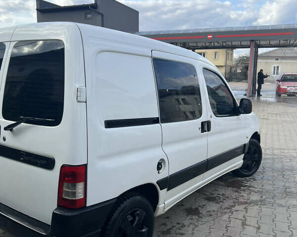 Белый Ситроен Берлинго, объемом двигателя 1.9 л и пробегом 130 тыс. км за 3650 $, фото 5 на Automoto.ua