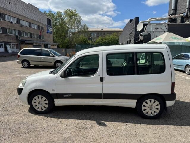 Белый Ситроен Берлинго, объемом двигателя 1.9 л и пробегом 300 тыс. км за 2700 $, фото 1 на Automoto.ua