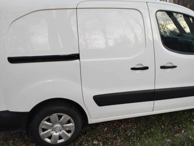 Білий Сітроен Берлінго, об'ємом двигуна 1.6 л та пробігом 313 тис. км за 5900 $, фото 4 на Automoto.ua