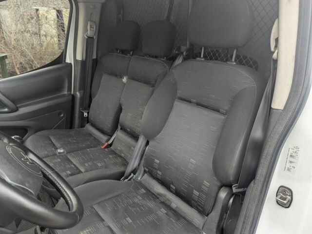 Білий Сітроен Берлінго, об'ємом двигуна 1.6 л та пробігом 405 тис. км за 4300 $, фото 5 на Automoto.ua