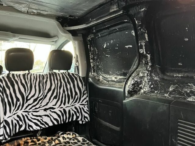 Білий Сітроен Берлінго, об'ємом двигуна 1.6 л та пробігом 300 тис. км за 3999 $, фото 12 на Automoto.ua