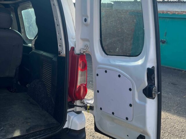 Белый Ситроен Берлинго, объемом двигателя 1.6 л и пробегом 285 тыс. км за 5900 $, фото 14 на Automoto.ua