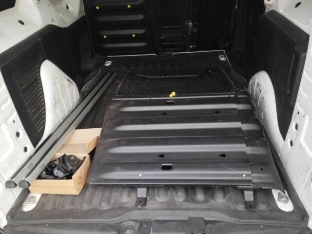 Білий Сітроен Берлінго, об'ємом двигуна 1.6 л та пробігом 313 тис. км за 5900 $, фото 22 на Automoto.ua