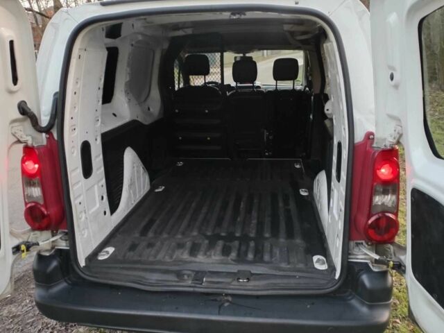 Білий Сітроен Берлінго, об'ємом двигуна 1.6 л та пробігом 313 тис. км за 5900 $, фото 14 на Automoto.ua