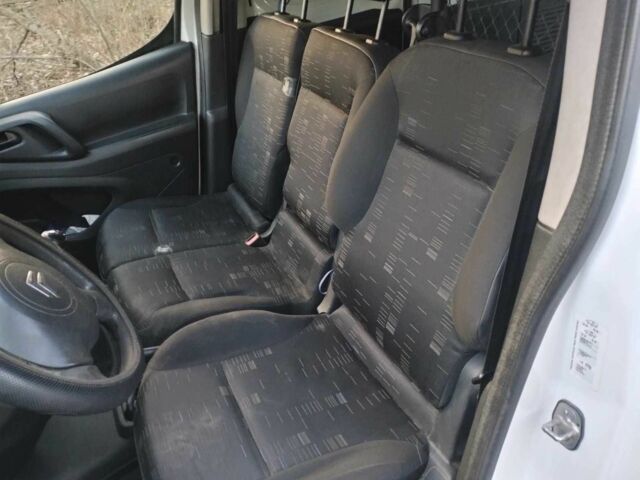 Білий Сітроен Берлінго, об'ємом двигуна 1.6 л та пробігом 313 тис. км за 5900 $, фото 16 на Automoto.ua