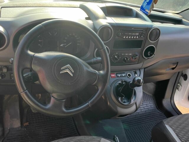 Белый Ситроен Берлинго, объемом двигателя 1.6 л и пробегом 285 тыс. км за 5900 $, фото 9 на Automoto.ua