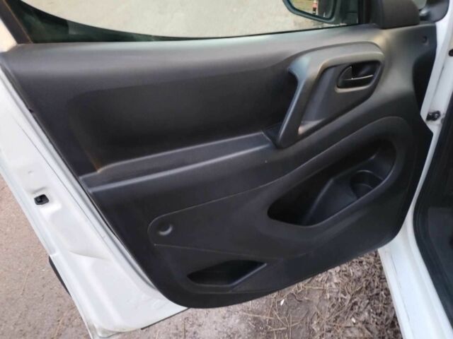 Білий Сітроен Берлінго, об'ємом двигуна 1.6 л та пробігом 313 тис. км за 5900 $, фото 21 на Automoto.ua