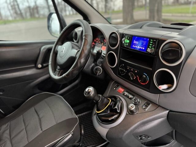 Белый Ситроен Берлинго, объемом двигателя 1.6 л и пробегом 303 тыс. км за 2499 $, фото 4 на Automoto.ua