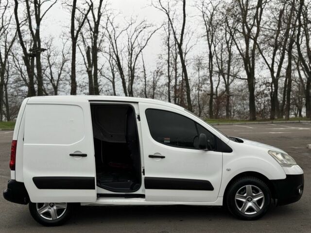 Белый Ситроен Берлинго, объемом двигателя 1.6 л и пробегом 303 тыс. км за 2499 $, фото 11 на Automoto.ua