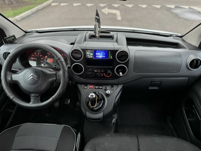 Белый Ситроен Берлинго, объемом двигателя 1.6 л и пробегом 303 тыс. км за 2499 $, фото 5 на Automoto.ua