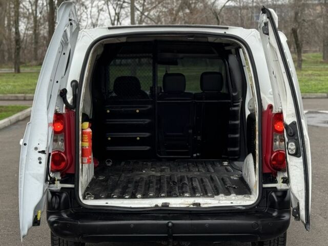 Белый Ситроен Берлинго, объемом двигателя 1.6 л и пробегом 303 тыс. км за 2499 $, фото 14 на Automoto.ua